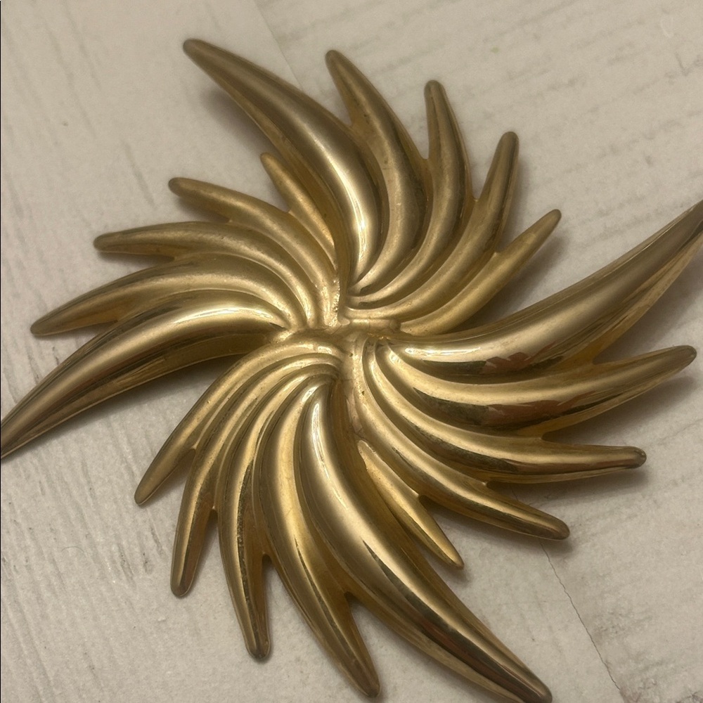 Vintage Sunburst Brooch: Gold Tone 70's Costume Jewelry